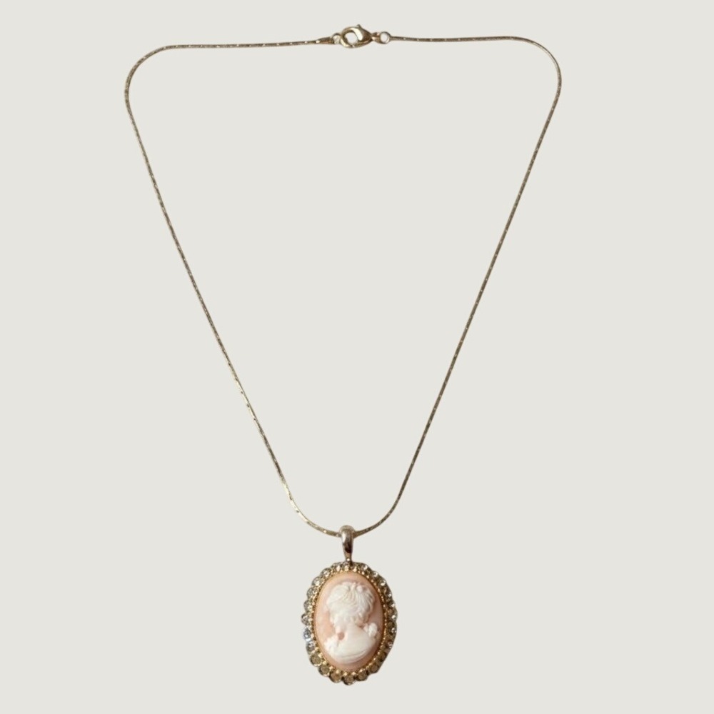 Vintage Style Cameo Small Pendant Necklace Gold Tone Rhinestone Halo Peach